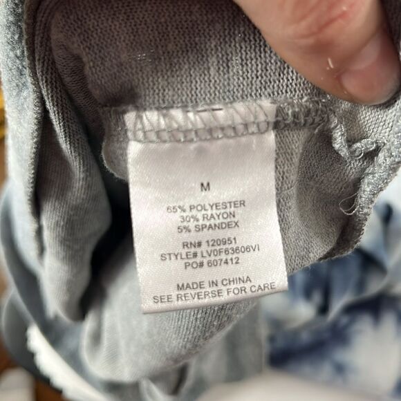 Women’s Medium Olive and Oak Camo Crew - Picture 3 of 5